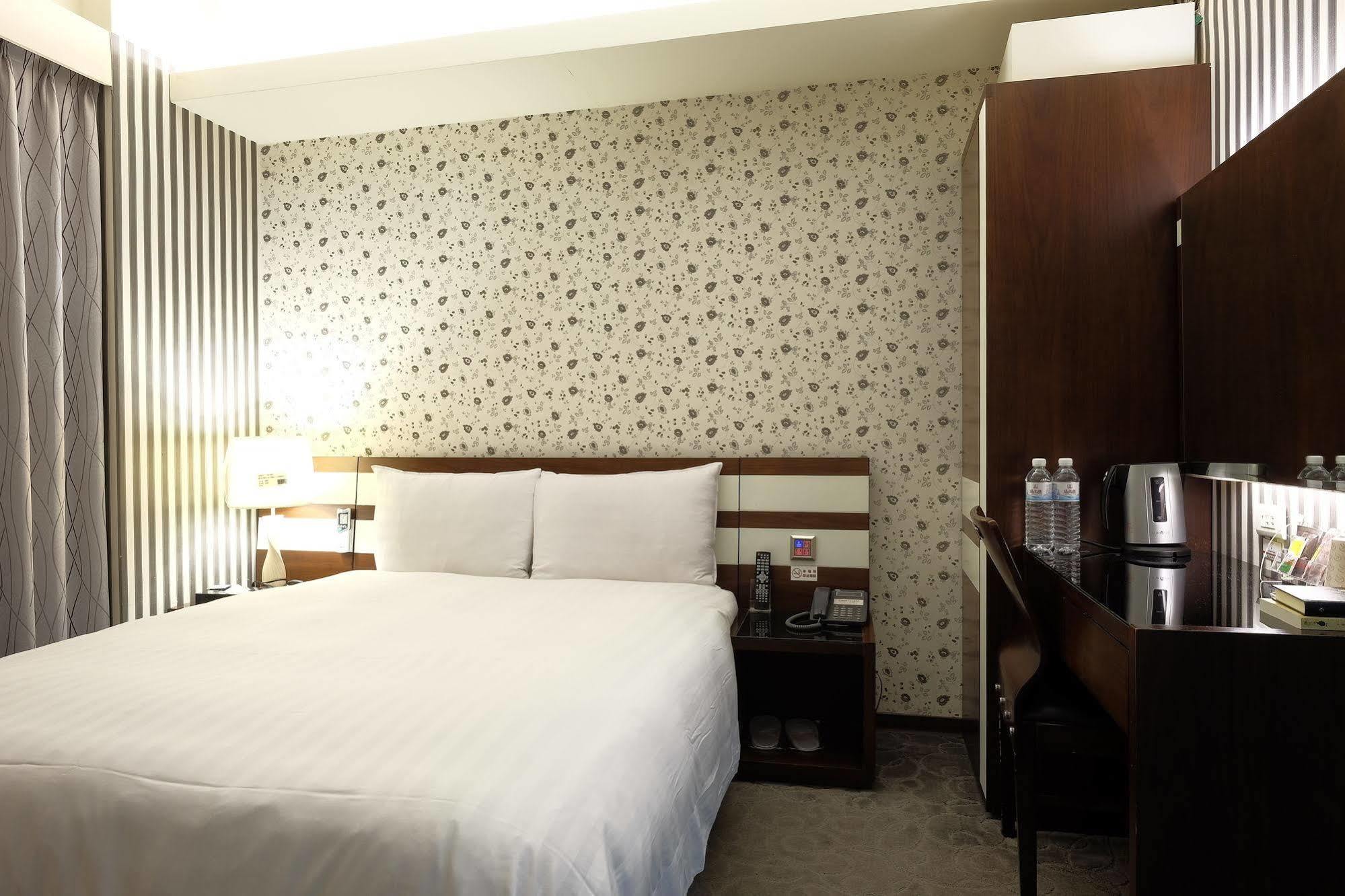 Talmud Hotel Gongyuan Taichung Exterior foto