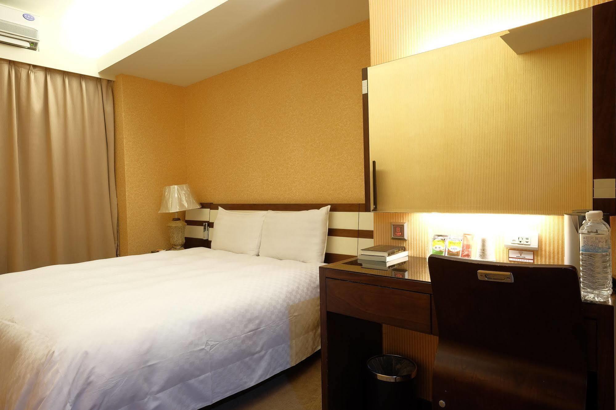 Talmud Hotel Gongyuan Taichung Exterior foto